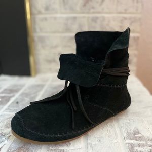TOMS-Ankle high Moccasin style